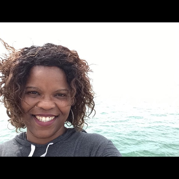 Meet your Posher, Anna - Picture 2 of 3